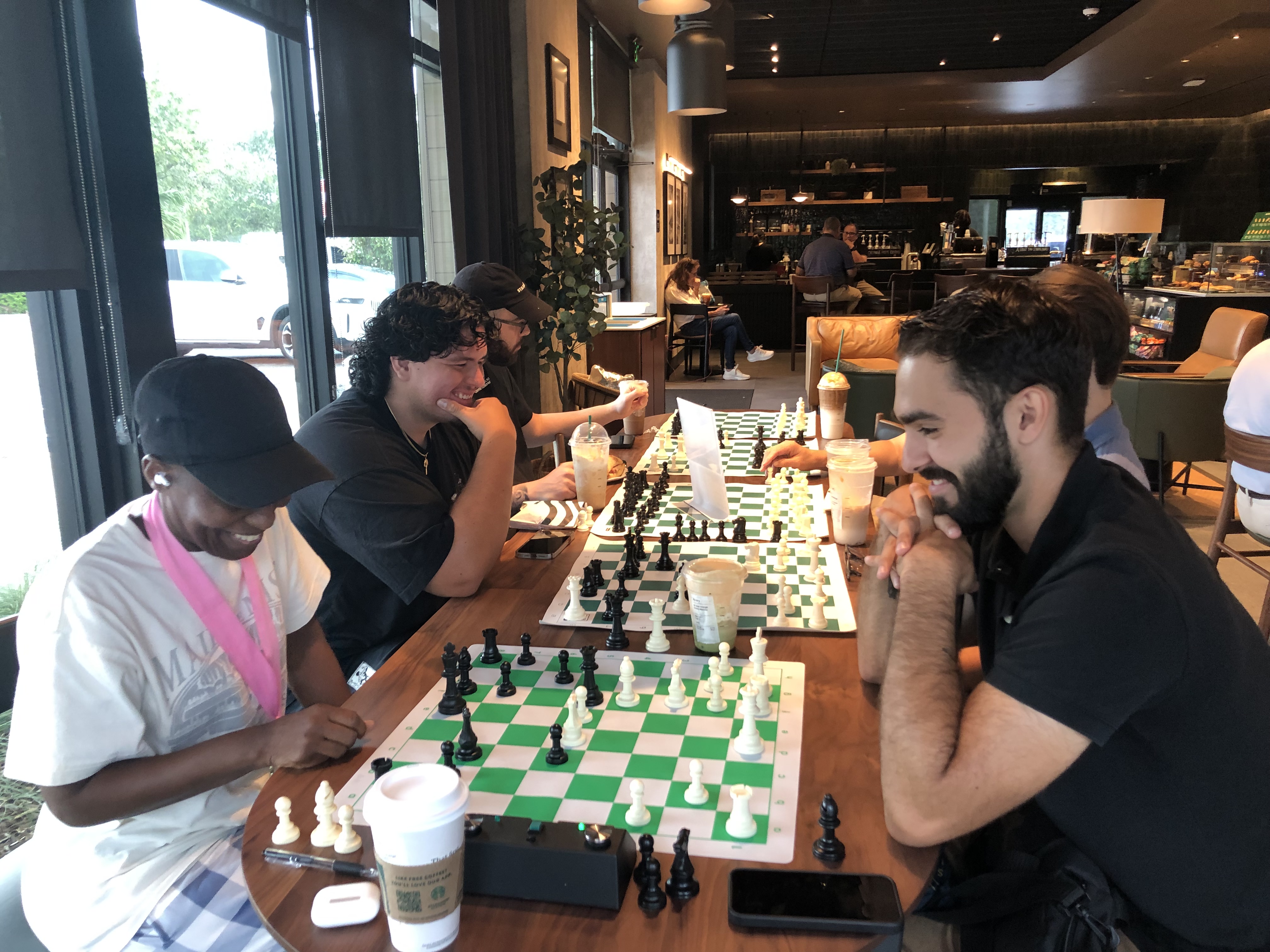 CHESS_QUEENS_CROWN_TABLE_STARBUSCKS2