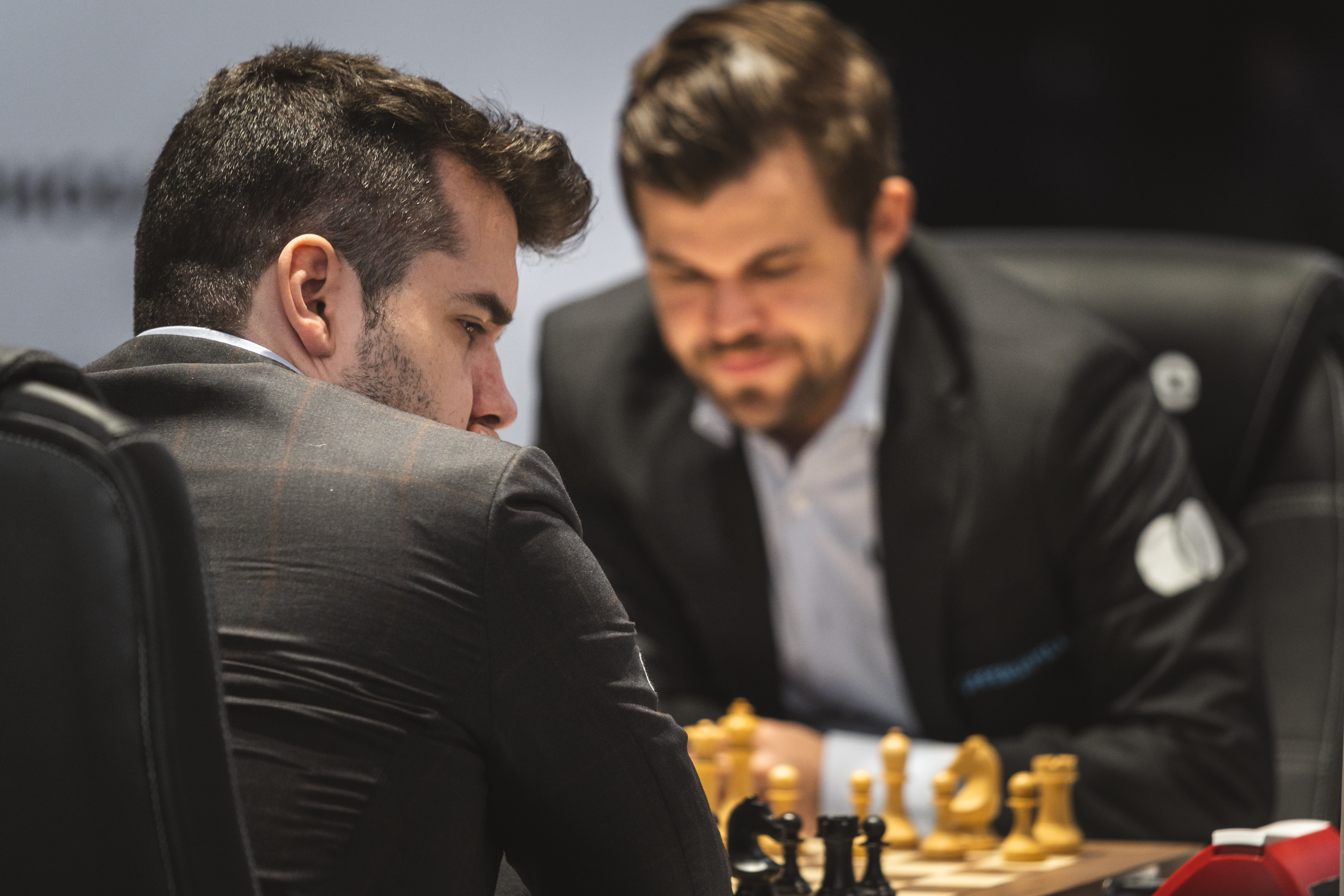 Magnus Carlsen and Fabiano Caruana play to bloodless draw in Game 4 – as it  happened, World Chess Championship 2018