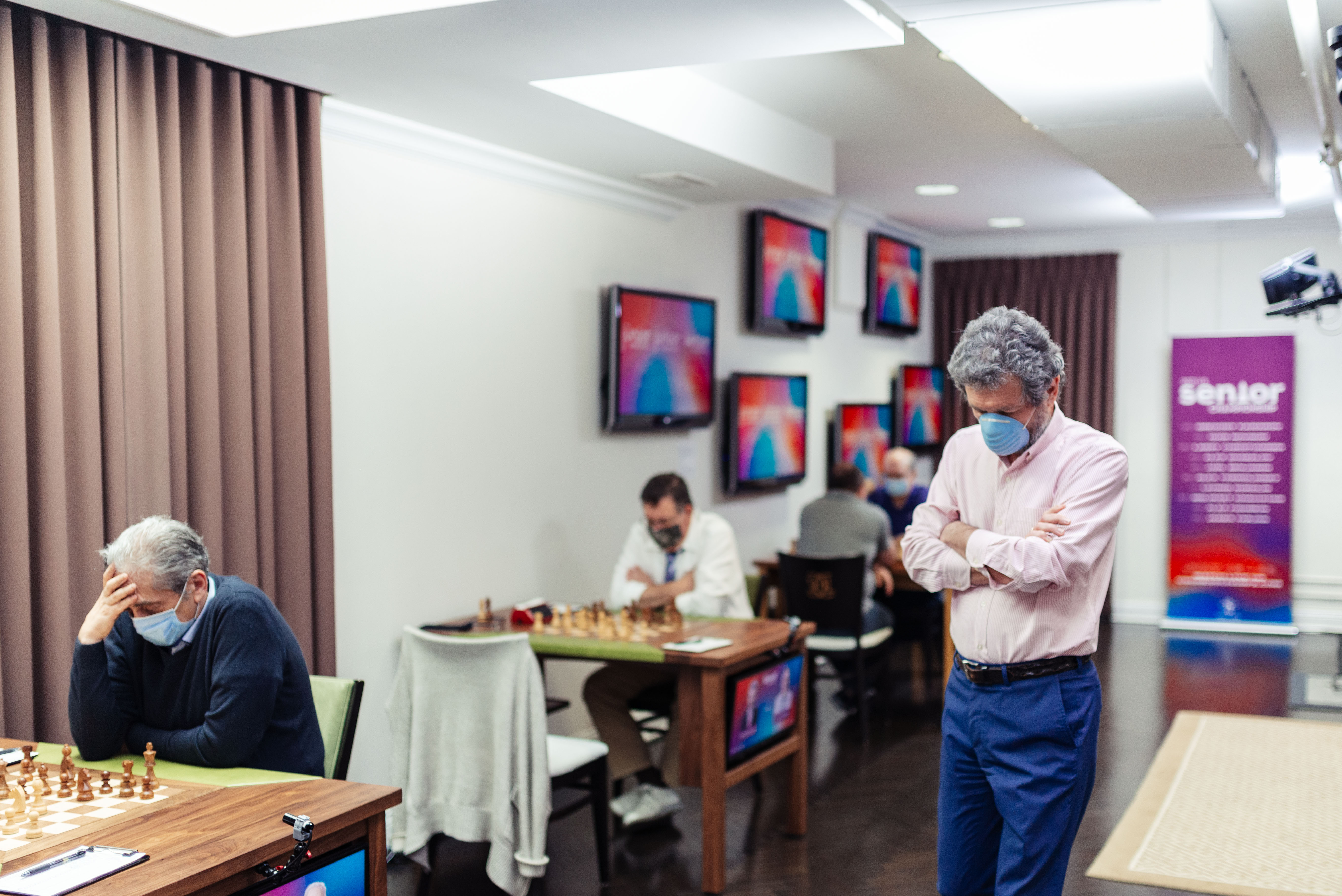 Kaidanov wanders during his game