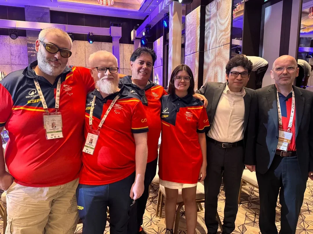 Spanish Chess Team. From left: David Lago, Alejandro Colomar, Jose Vela Ignacio, Iraida Casadevall Mainau, and Captain Pablo Martinez. (Photo courtesy Carlos Chavez)