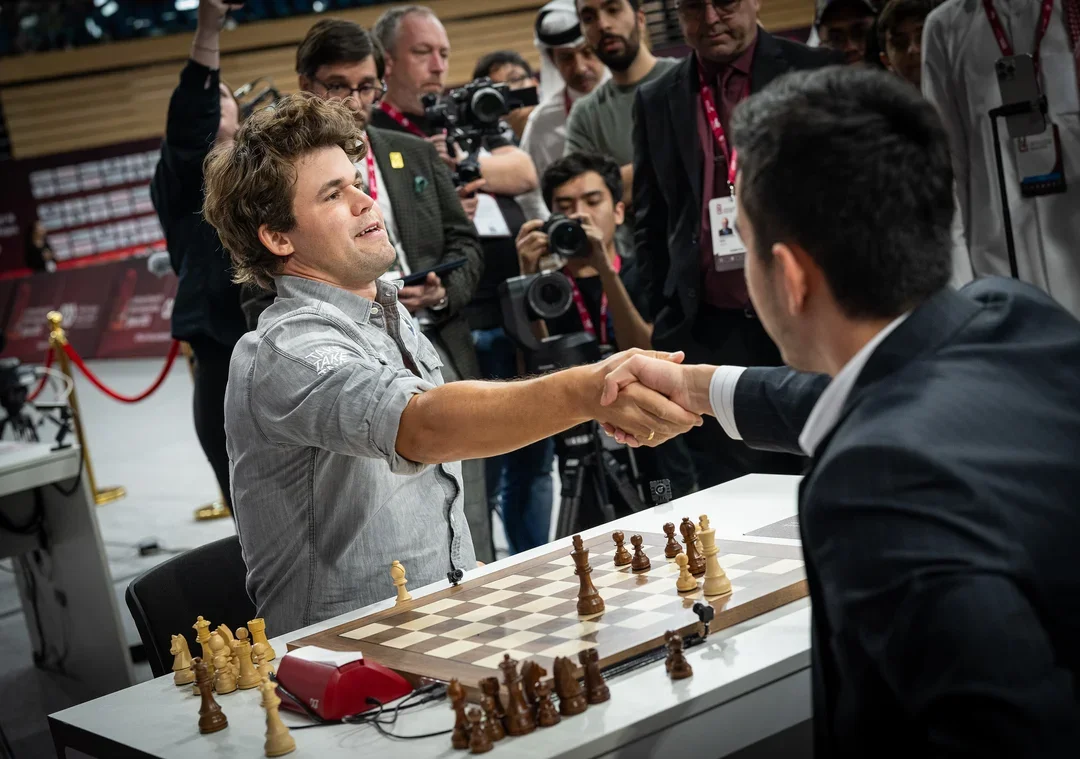 Carlsen handshake