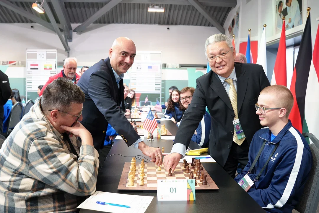 Board 1 Round 3 handshake