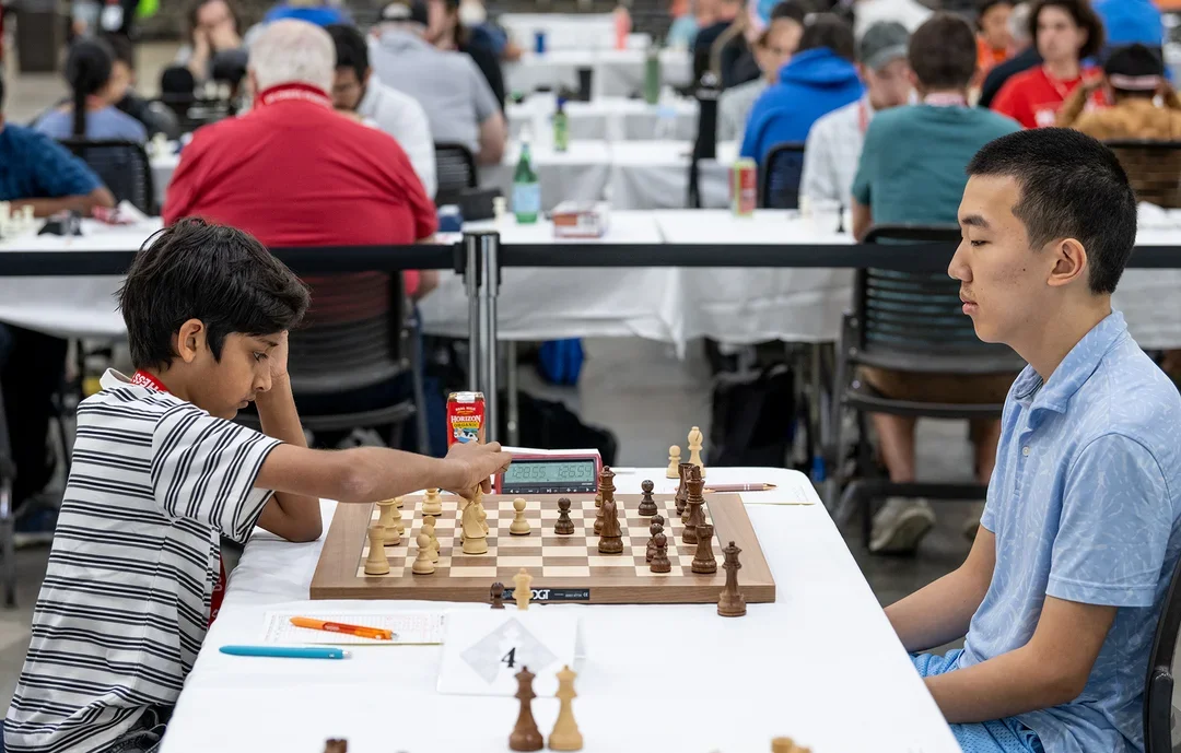 Aarav Karthik (L) makes his move against IM Jason Liang in Round 4. (Photo by David Llada)