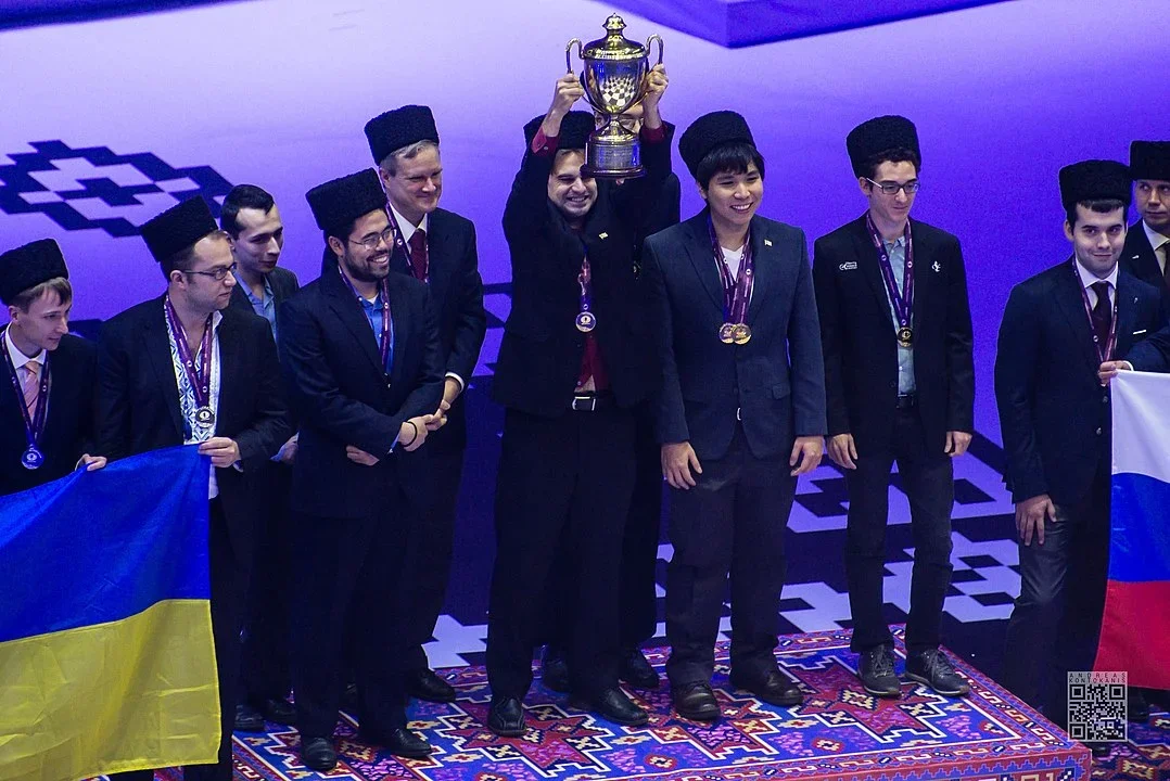 GM Sam Shankland raises the Golden cup for the US team