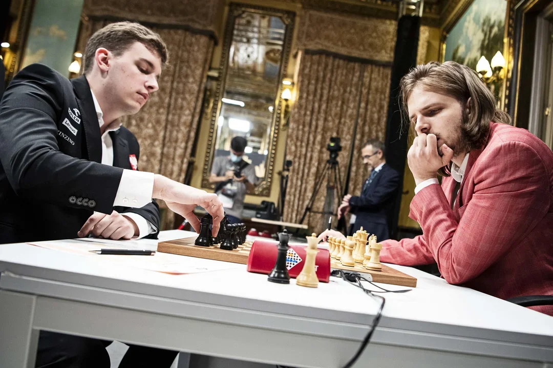 2022 FIDE Candidates Round 8, Duda-Rapport