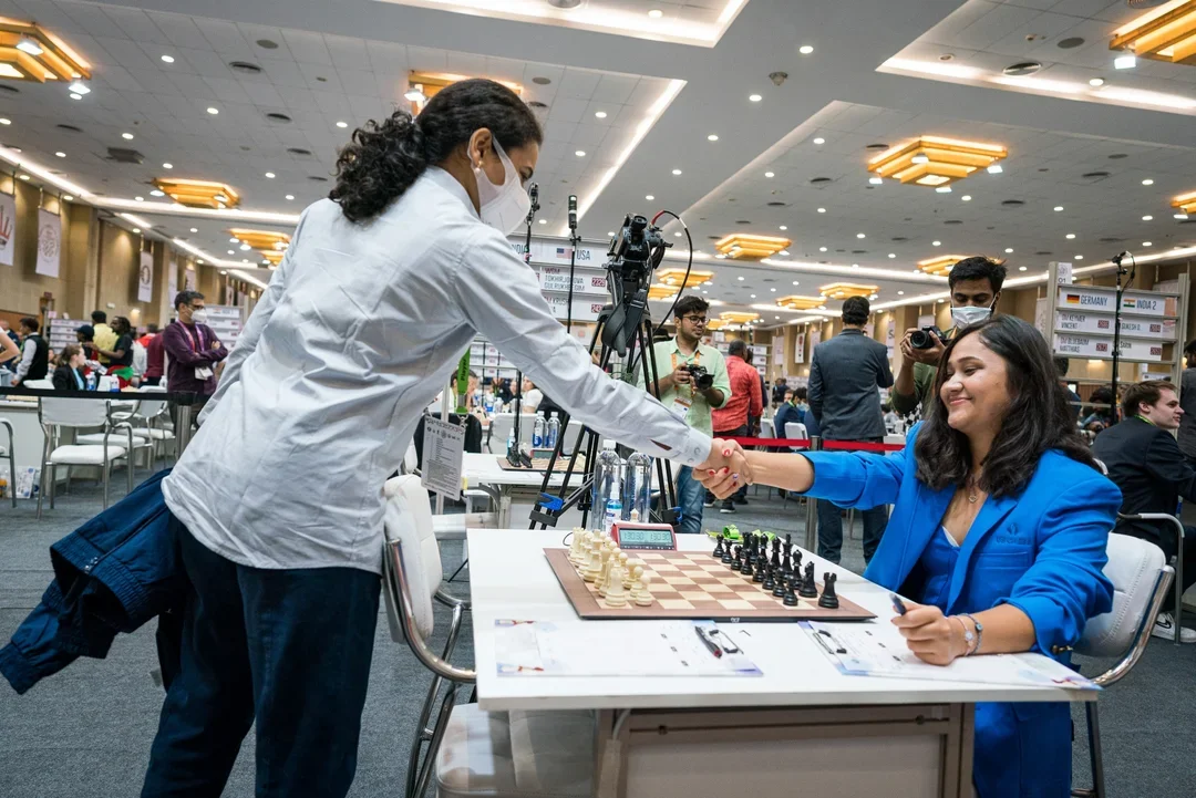 WGM Tokhirjonova Gulrukhbegim (right) at the 2022 FIDE Olympiad. Photo: Ootes