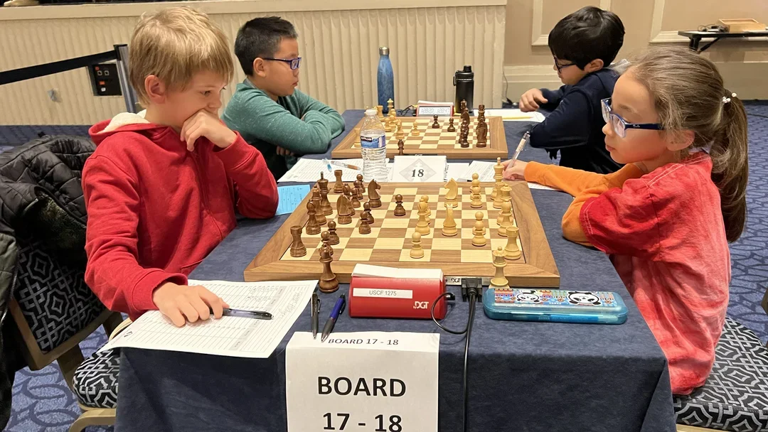 Overlingas (L) in his round five game against Alice Chovenac