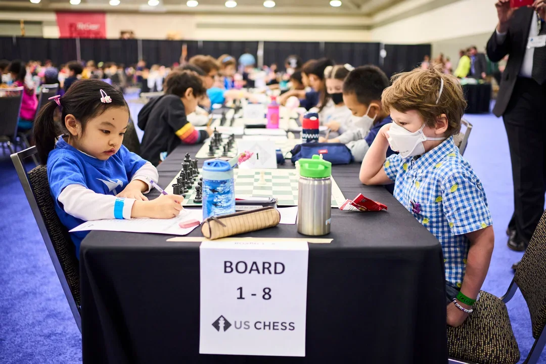 Abigail Zhou (L) is rated 1525 and only in first grade! The New Yorker defeated Lucas Pingel and is still perfect after two games (photo Caroline King)