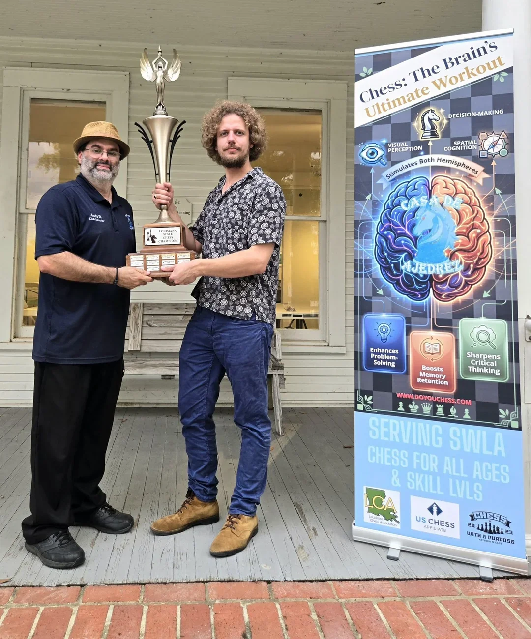 Robert Forney (R) with club director Andy Rivera. (Photo courtesy of Casa de Ajedrez)