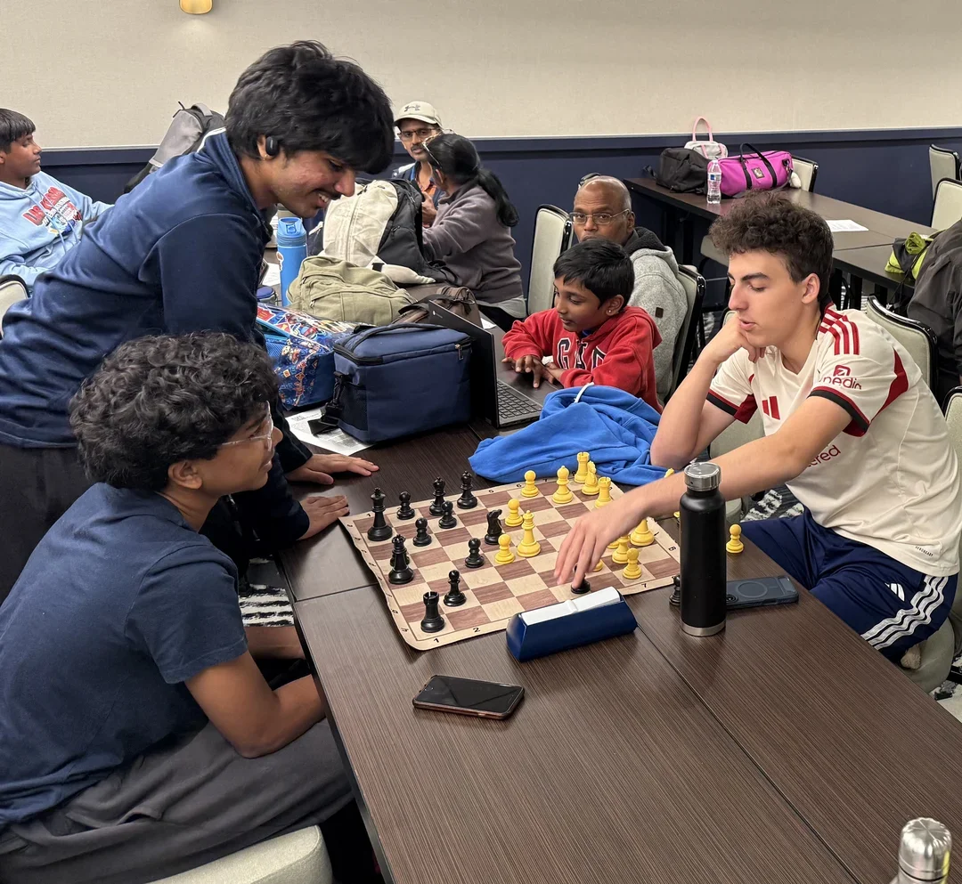 The Damaraju brothers, Ashwin (seated) and Arjun, analyze with Julian Colville. (Photo courtesy of Alaa Moussa)