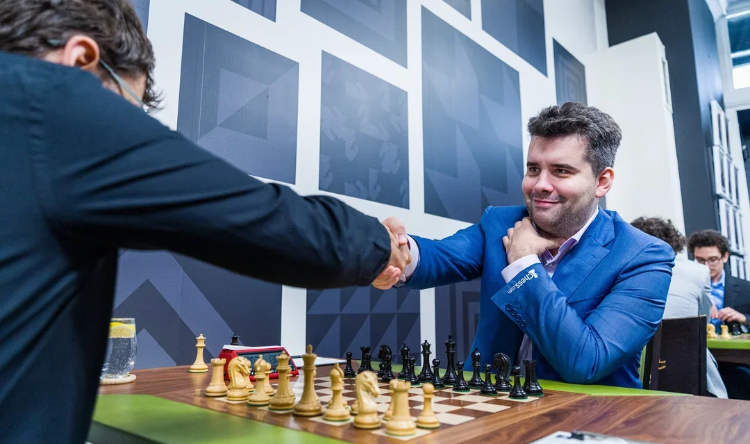 Nepomniachtchi welcomes Aronian to the board for round 8 of the 2022 Sinquefield Cup. Photo: Ootes/SLCC