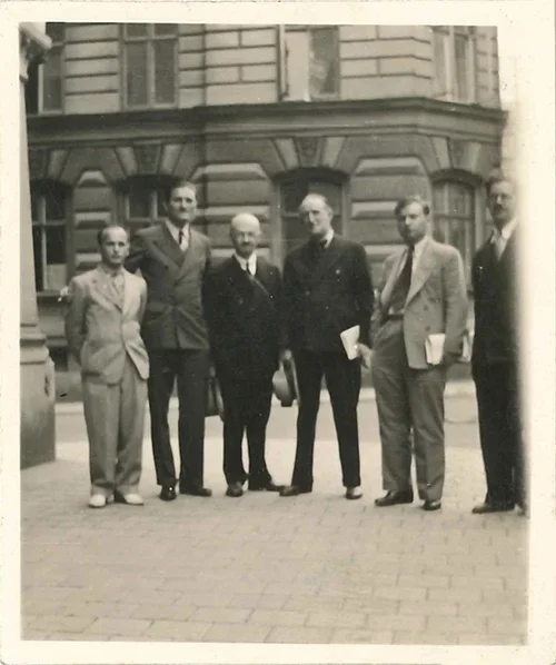 Pictured from left to right: GM Samuel Reshevsky, IM Al Horowitz, Fritz Brieger (Sponsor), GM Frank Marshall, GM Reuben Fine, and GM Isaac Kashdan