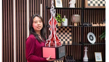 Rachael Li with trophy