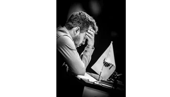 Headache or heart­ache for GM Ian Nepomniachtchi? (Photo courtesy David Llada)