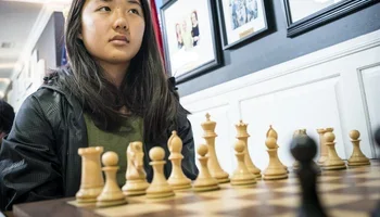 Annie Wang looking up before chess game starts, Photo Lennart Ootes 