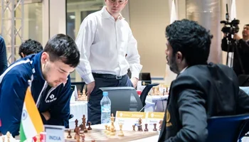 Onischuk studies Adhiban-Swiercz Rd 8 EMELIANOVA
