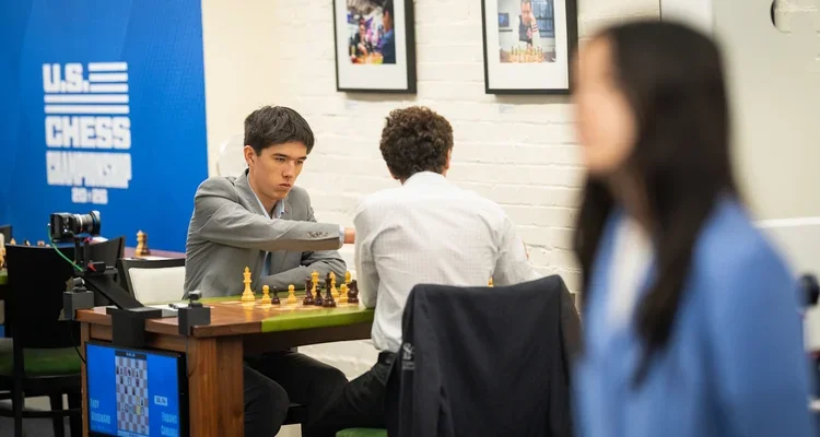Woodward confidently moves against Caruana as Lee blurs by. (Photo courtesy SLCC/Lennart Ootes)
