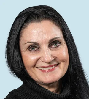 Debra Robison headshot