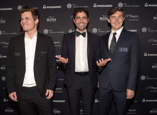 NEW YORK, NY - NOVEMBER 10: (L-R) Reigning Chess Champion Magnus Carlsen, Actor, host Adrian Grenier and Chess grandmaster Sergey Karjakin attend 2016 Gala Opening for World Chess Championship at The Plaza Hotel on November 10, 2016 in New York City. (Photo by Jason Kempin/Getty Images for World Chess Championship)