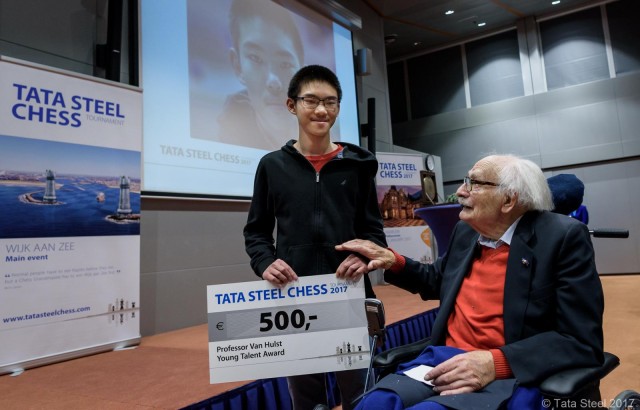 Jeffery Xiong, winning the Professor Van Hulst Young Talent Award. Photo: Tata Steel Chess