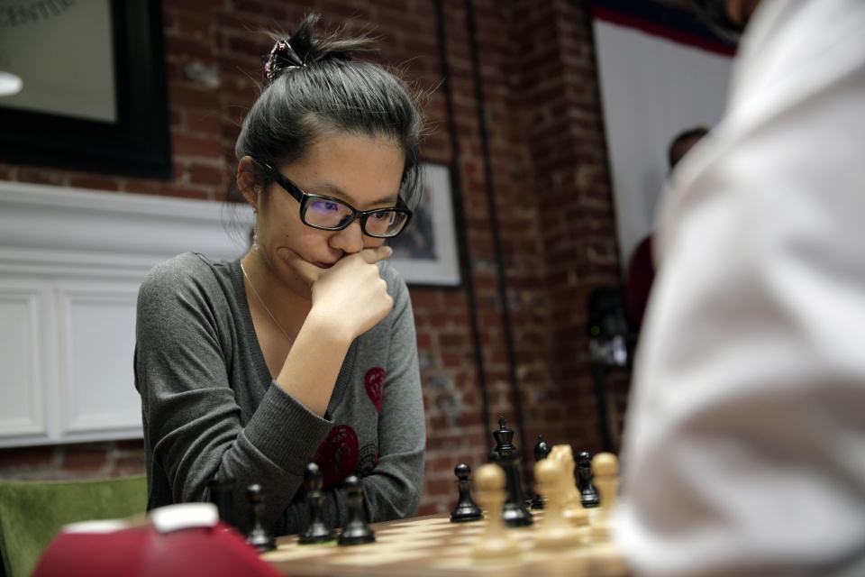 Hou Yifan - Geniuses