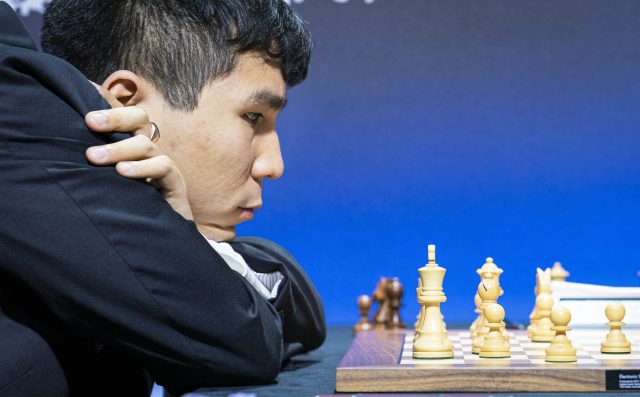 Carlsen beats Nakamura in great style, Nakamura and Anand share lead on  5.5/8