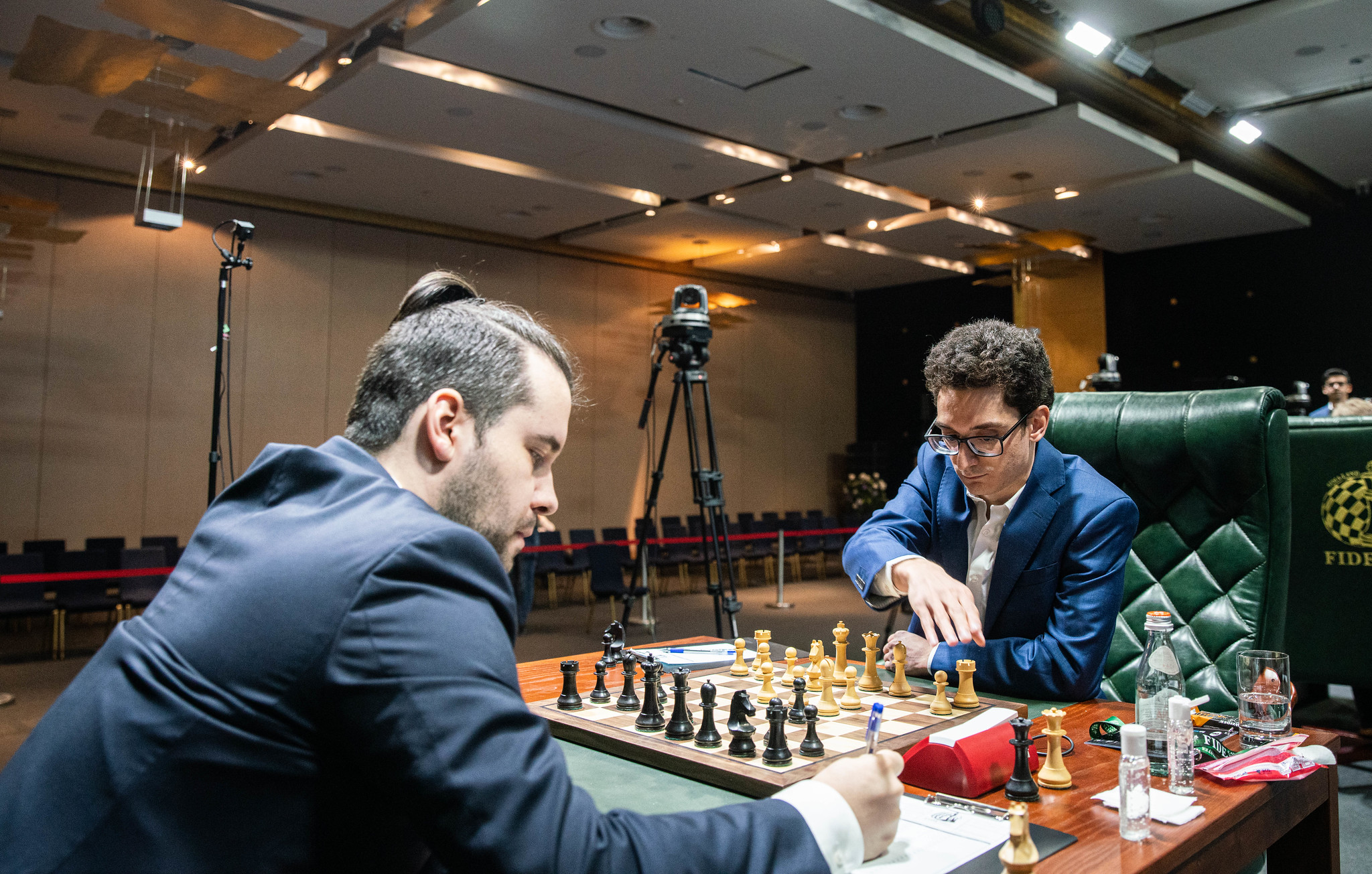 Nepomniachtchi, Caruana Win Again To Extend Lead On Field 