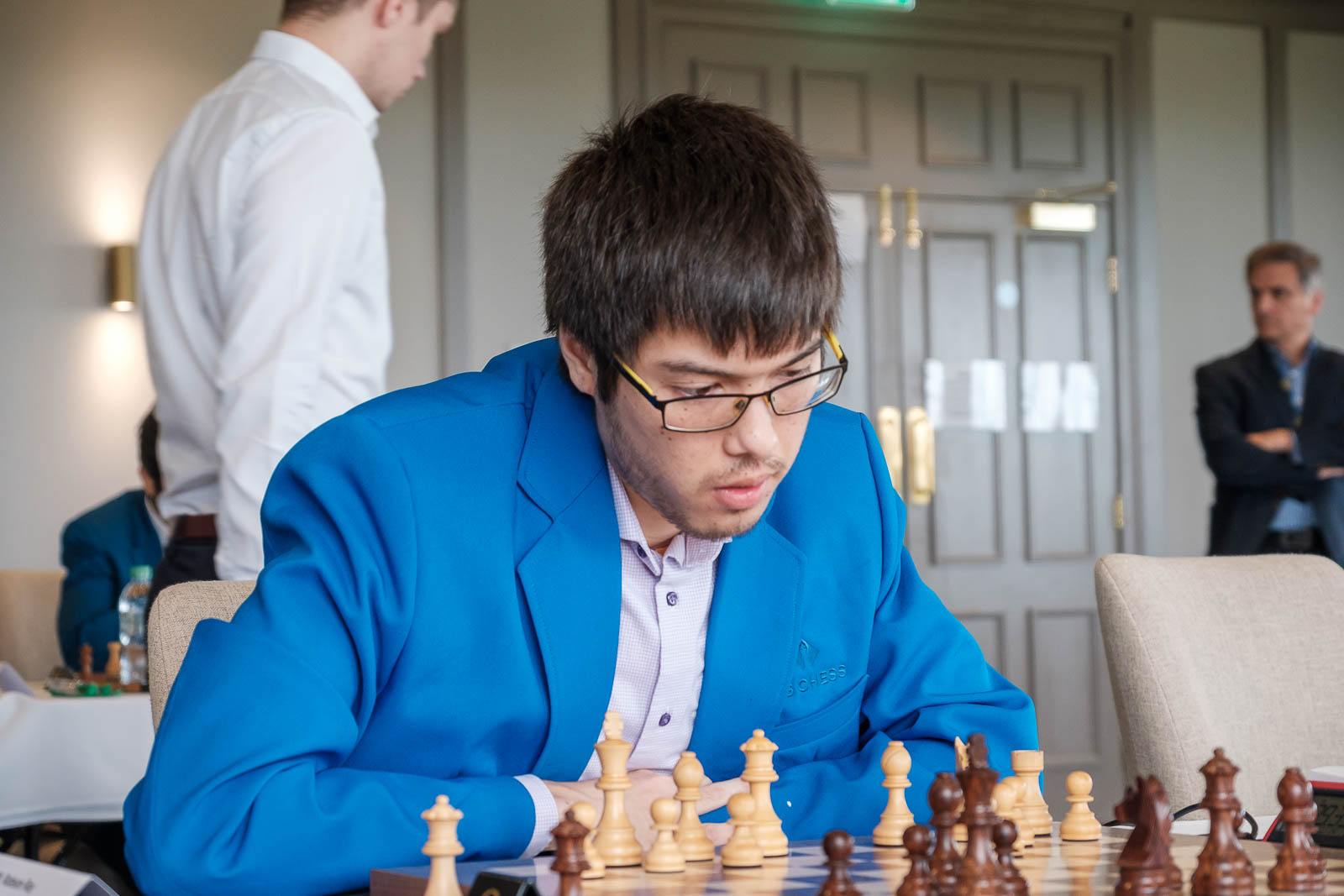 Ray Robson defeats Wesley So and crosses 2700 for the first time!  #USChessChamps Photo: @lennartootes